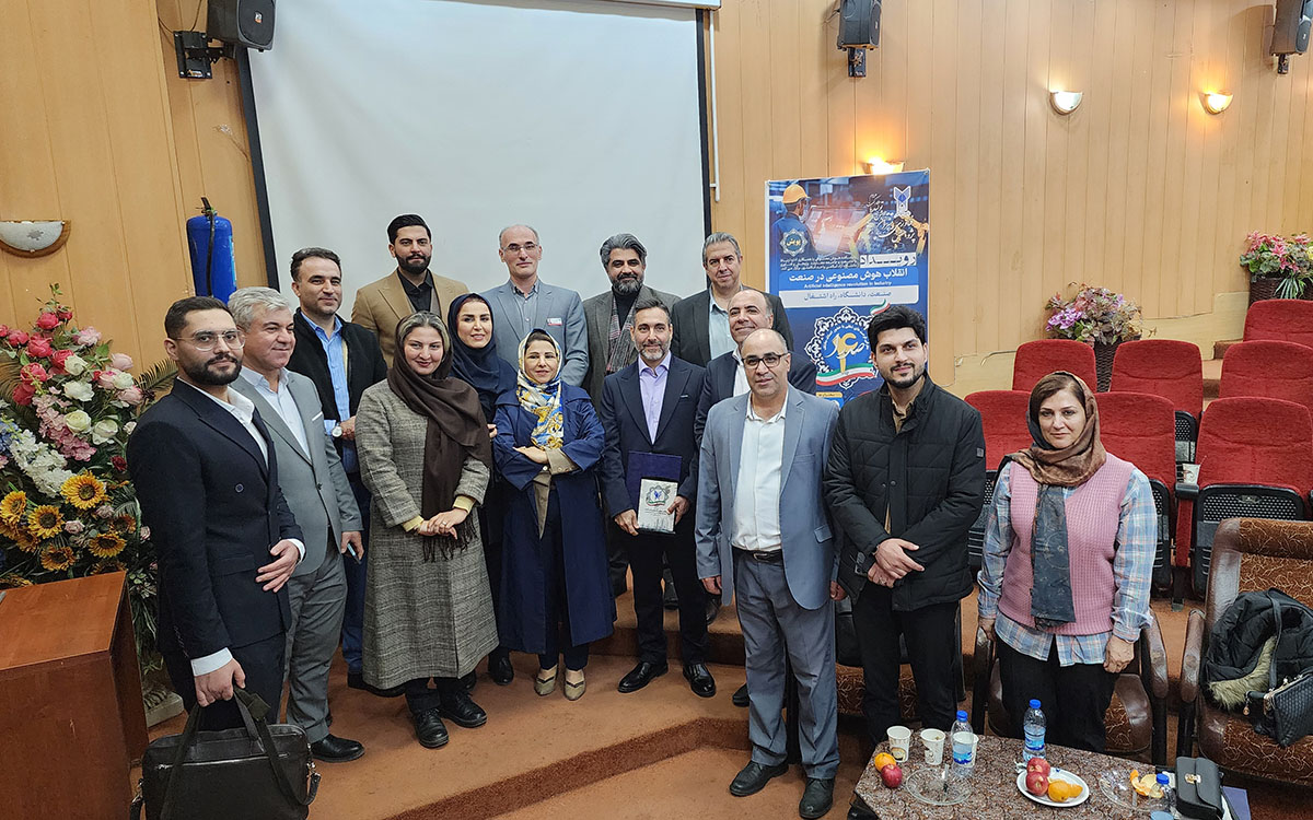 همایش نقش هوش مصنوعی در صنعت مالی با حضور مدیران شرکت حساب رایان در دانشگاه آزاد اسلامشهر - تصویر ۳